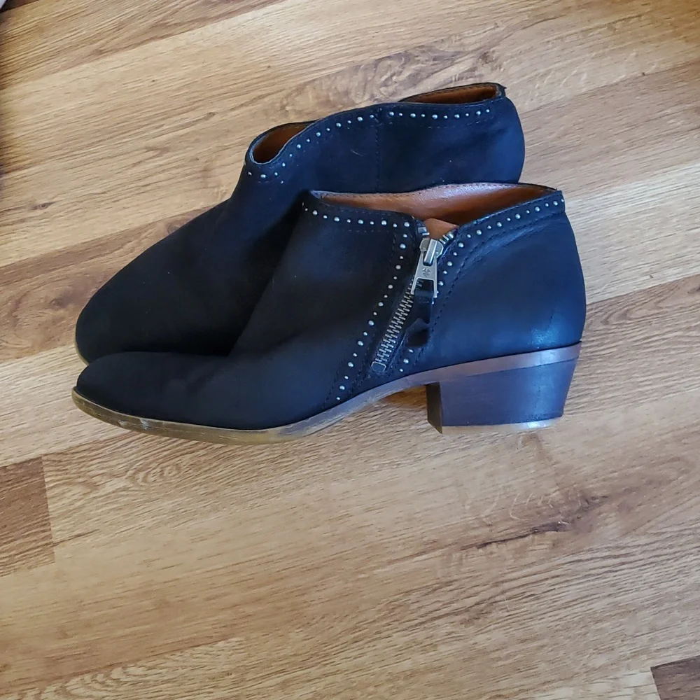 Lucky Brand Black Ankle Booties Leather Suede Silver Studs  Size 8.5 M - Picture 5 of 5